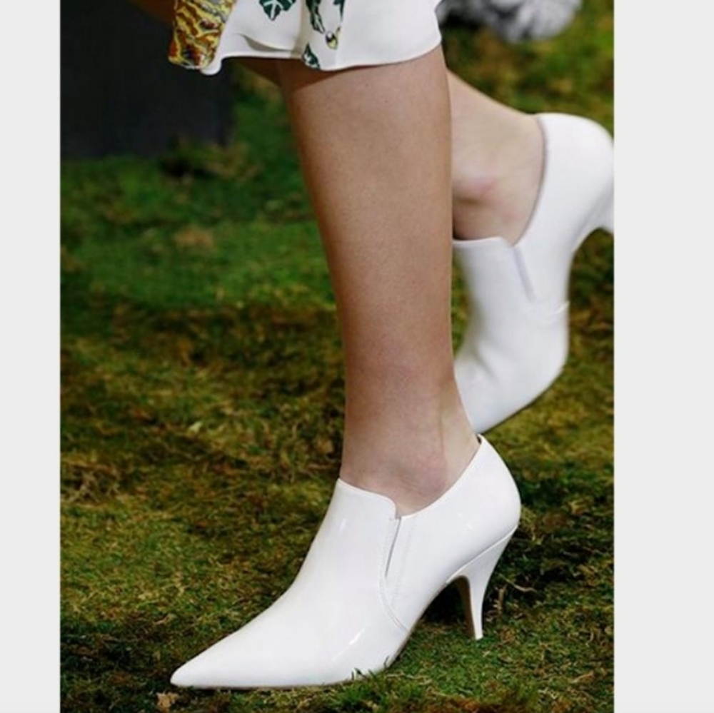 {Just in!} TORY BURCH GEORGIANA DESIGNER ANKLE BOOTS- WHITE NEW W BOX & SHOE BAG